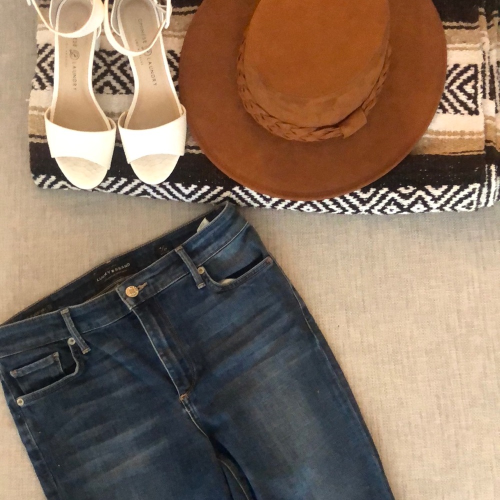 Lucky brand straight leg denim jean